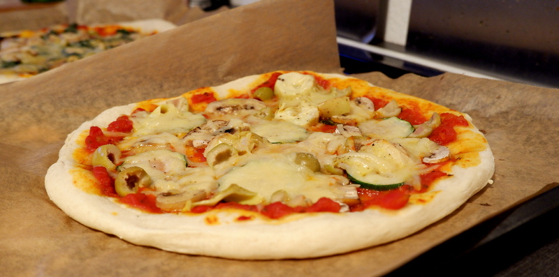 Pizzateig - Vreyja - schnellgemachter, veganer Pizzateig